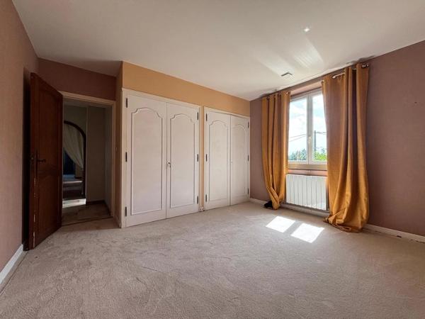 Grande maison familiale située dans un endroit calme, à proximité des commodités