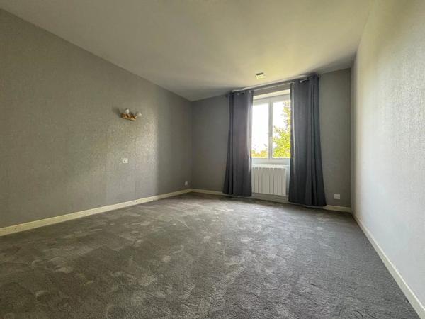 Grande maison familiale située dans un endroit calme, à proximité des commodités