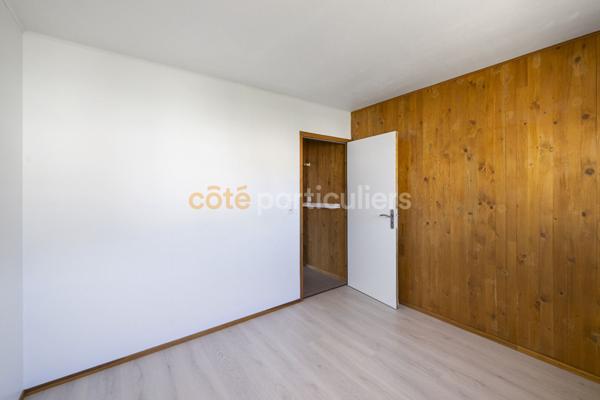 Vente
                Appartement27 m² - 2 Pièces -
                    IVRY SUR SEINE (94200)