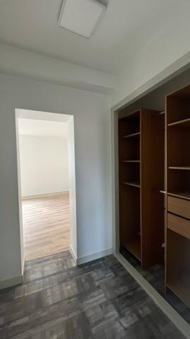 Studio
                                                                                                                                                                                                                                                                                                                        1 pièce(s)                                                                                                                                                                                                                                                                                                                              34.96  m²