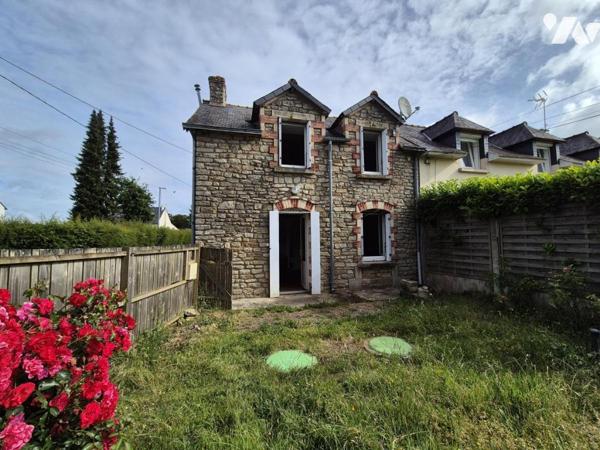 SAINT-ABRAHAM – Maison en pierre avec hangar et jardin