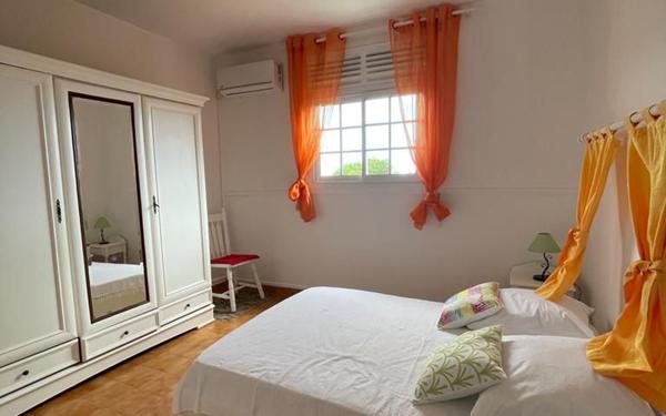 Maison à louer    5 pièces •  Le Gosier