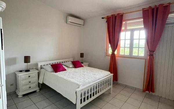 Maison à louer    5 pièces •  Le Gosier