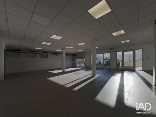 Murs commerciaux  à vendre 850 m² Nîmes-Saint-Césaire