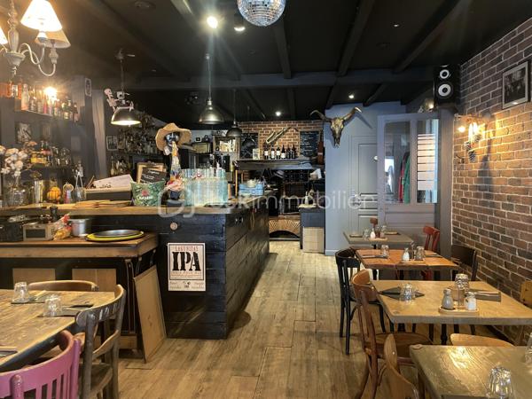 Affaire exceptionnelle, CESSION DE PAS DE PORTE : BAR Licence IV - Restaurant - Brasserie 

Emplacement de premier choix dans le centre ville de Beauvais, secteur piétonnier.

Je vous propose cet établissement d'une surface de 70 m² environ qui se compose d'une salle au RDC avec espace Bar, pouvant accueillir 70 couverts.
Cet établissement dispose aussi d’une terrasse de 20 m²

Équipements :
Un espace cuisine traditionnelle 
Le matériel est récent, tout est fait pour réaliser une activité immédiate et sans investissements supplémentaires. Pas de travaux à prévoir.
Parkings à proximité

Loyer 1990 € / mensuel 
Taxe Foncière : comprise dans le loyer
Bail commercial de 3/6/9
Honoraires : charge acquéreur