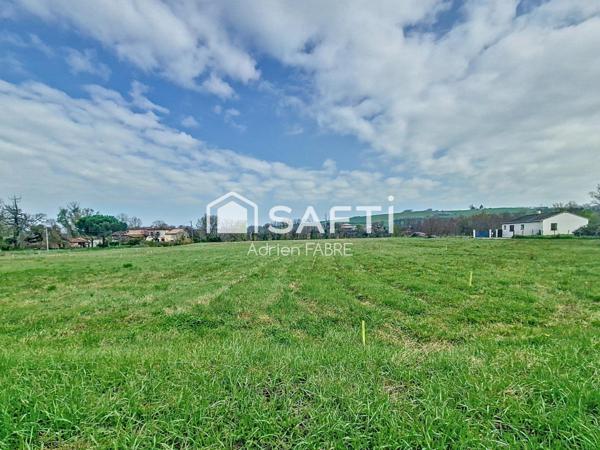 Venez découvrir ce beau terrain plat de 1101m² raccordé au tout à l' égout et à proximité du centre ville.