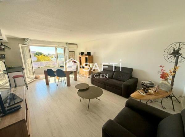 Mauguio centre T3 dernier étage terrasse parking