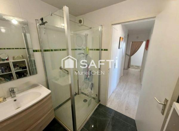 Mauguio centre T3 dernier étage terrasse parking