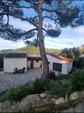 Eoures Maison principale de 5 pièces de 205 m2 sur un terrain de 2 039 m² avec piscine et une maison annexe de 49 m2 Eoures 13400