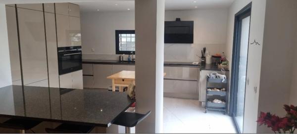 Eoures Maison principale de 5 pièces de 205 m2 sur un terrain de 2 039 m² avec piscine et une maison annexe de 49 m2 Eoures 13400