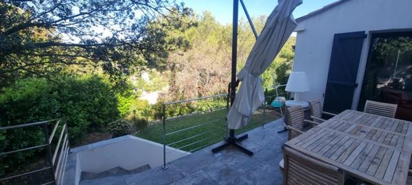 Eoures Maison principale de 5 pièces de 205 m2 sur un terrain de 2 039 m² avec piscine et une maison annexe de 49 m2 Eoures 13400