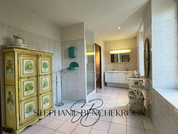 Maison  5 pièce(s) 180 m2