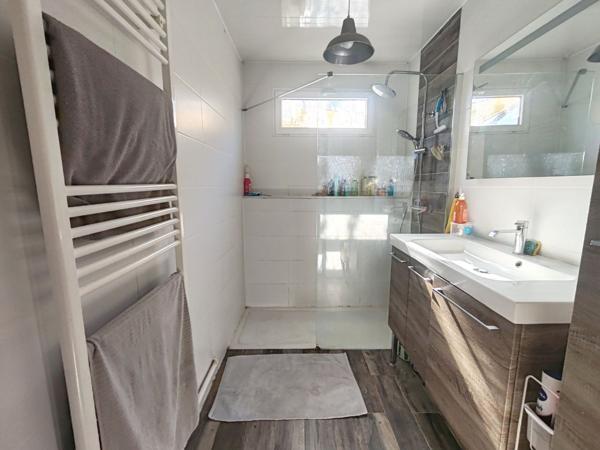 Maison T4...Une vie de plain-pied aux DOUETS !