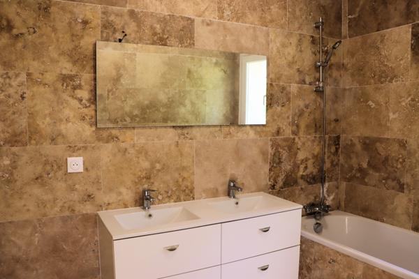 Saint-Saturnin-lès-Apt (84490) Villa avec piscine sur terrain de 3036 m²