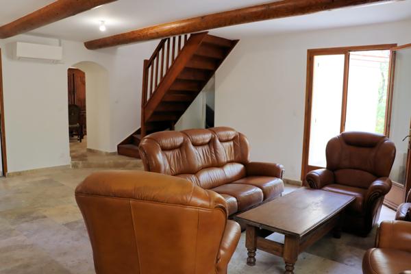 Saint-Saturnin-lès-Apt (84490) Villa avec piscine sur terrain de 3036 m²