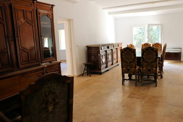 Saint-Saturnin-lès-Apt (84490) Villa avec piscine sur terrain de 3036 m²