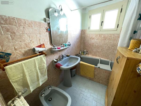 Maison de ville à vendre à Valensole dans les Alpes-de-Haute-Provence (04210), ref : 025/1920   
Centre ville