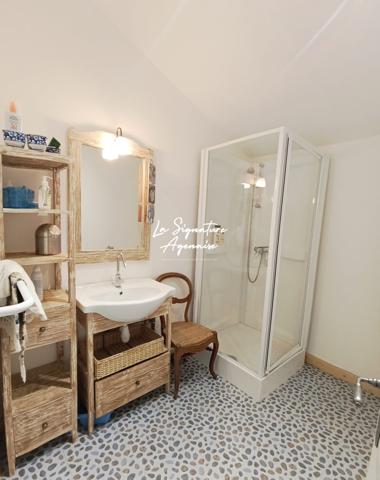 Propriété de 297m² avec terrain arboré de 2 hectares et 5214m ²