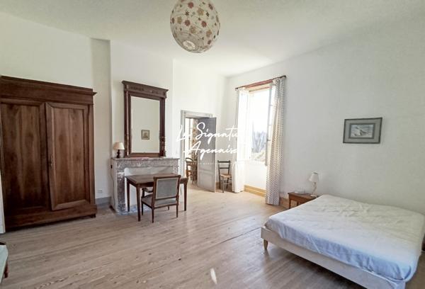 Propriété de 297m² avec terrain arboré de 2 hectares et 5214m ²