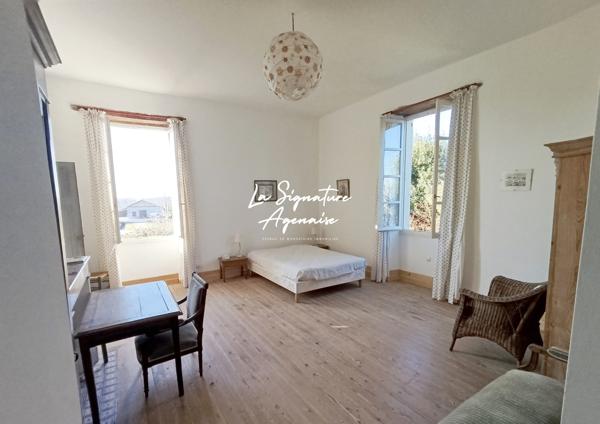 Propriété de 297m² avec terrain arboré de 2 hectares et 5214m ²