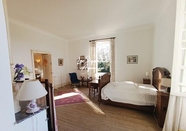 Propriété de 297m² avec terrain arboré de 2 hectares et 5214m ²