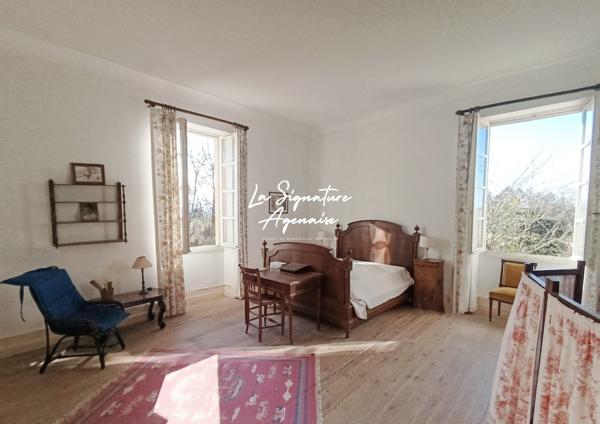 Propriété de 297m² avec terrain arboré de 2 hectares et 5214m ²