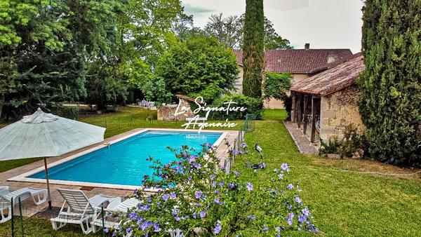 Propriété de 297m² avec terrain arboré de 2 hectares et 5214m ²