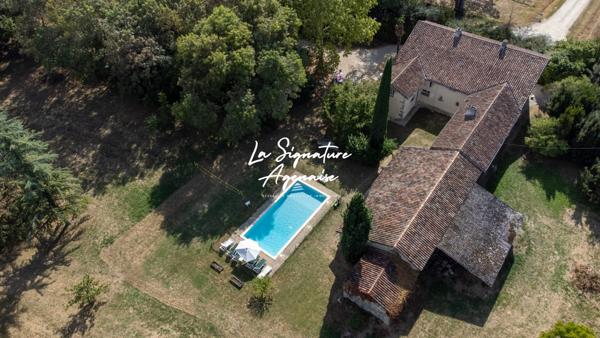 Propriété de 297m² avec terrain arboré de 2 hectares et 5214m ²