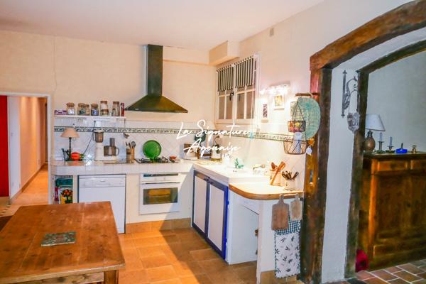 Propriété de 297m² avec terrain arboré de 2 hectares et 5214m ²