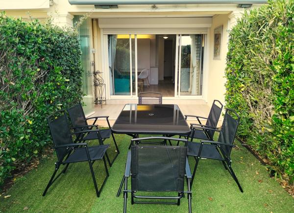 Les Issambres (83380) Appartement RDJ 39 m² avec lsa oggia fermée, et jardin de 15 m²