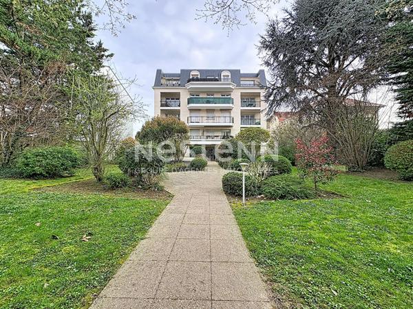 Appartement 4 pièces - balcons - parkings - box