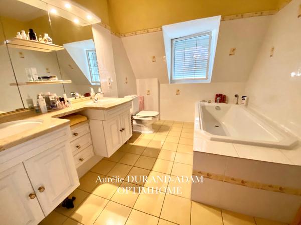 Confortable propriété de 4 chambres - Spacieuse pièce à vivre - Garage - A seulement 10 minutes des plages de Deauville