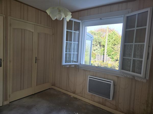 Maison de plain-pied construite en 1984, d’une surface habitable de 46 m² sur un terrain de 456 m², située dan