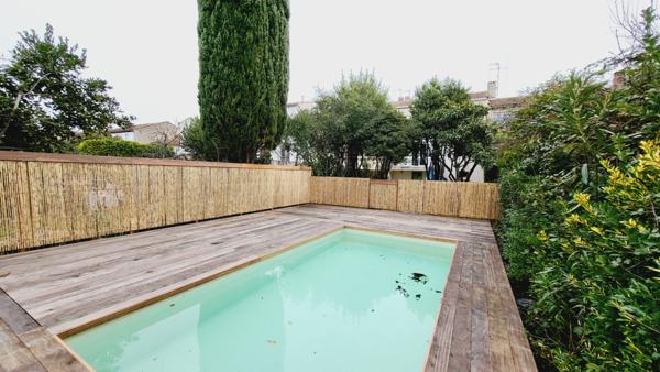 MAISON DE VILLE AVEC 4 CHAMBRES JARDIN ET PISICNE A CARCASSONNE