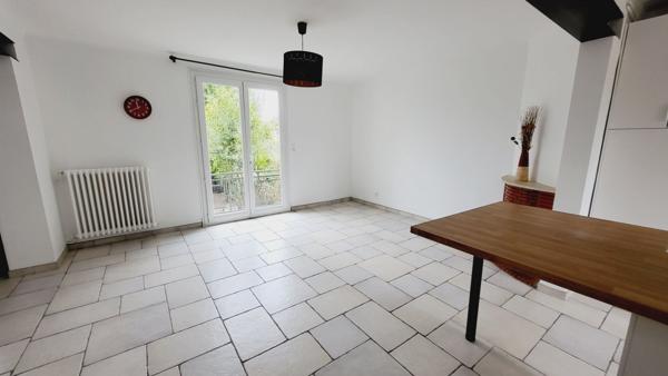 MAISON DE VILLE AVEC 4 CHAMBRES JARDIN ET PISICNE A CARCASSONNE