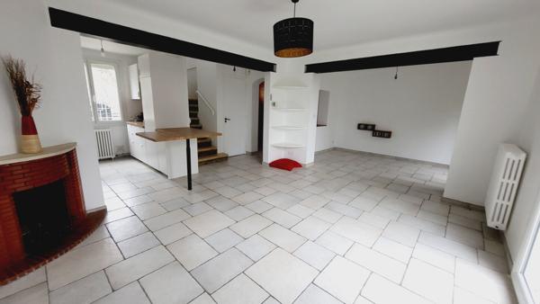 MAISON DE VILLE AVEC 4 CHAMBRES JARDIN ET PISICNE A CARCASSONNE