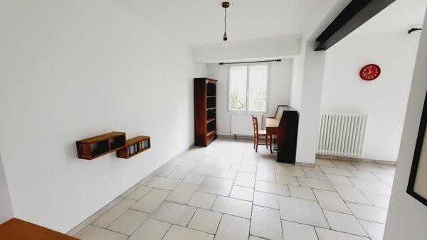 MAISON DE VILLE AVEC 4 CHAMBRES JARDIN ET PISICNE A CARCASSONNE