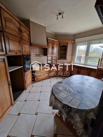 Maison Familliale de 165 m² avec Accès Terrasse édifiée sur un Terrain de 497 m²