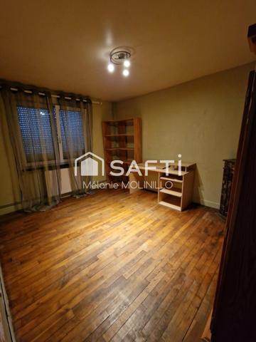 Maison Familliale de 165 m² avec Accès Terrasse édifiée sur un Terrain de 497 m²