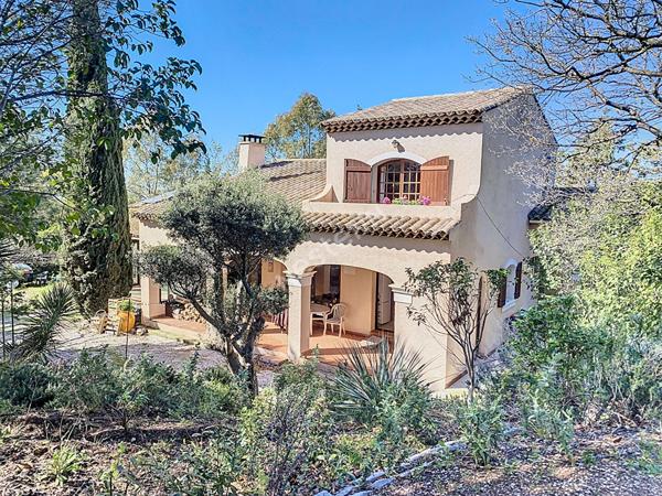 Demeure Provençale Ollioules/La Seyne T6 de 172m² sur un terrain de 2730 m².