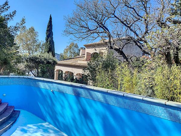 Demeure Provençale Ollioules/La Seyne T6 de 172m² sur un terrain de 2730 m².