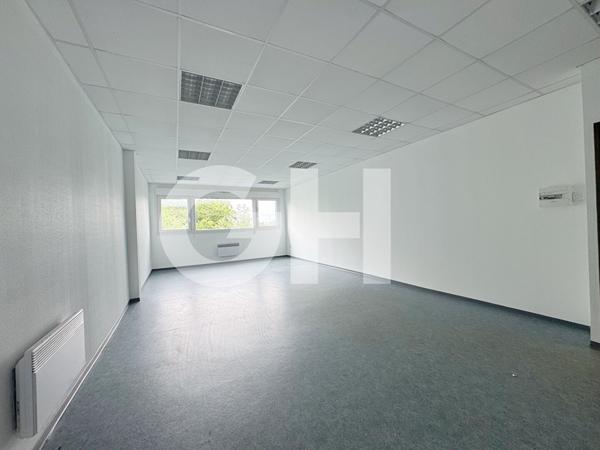 Bureaux à louer de 24 m² à Maubeuge, quartier Douzies