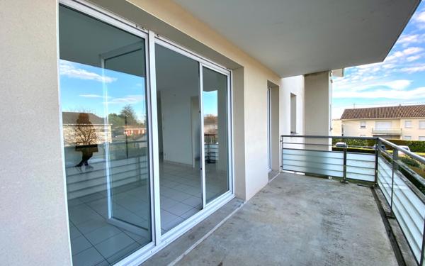 Appartement à louer    3 pièces •  Saint-Macaire