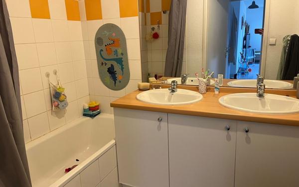 Appartement à louer    3 pièces •  Saint-Macaire