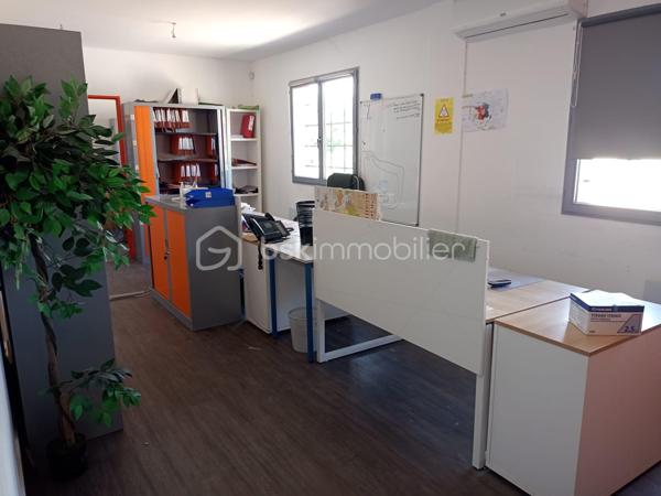 Local d activites de 1 485 m²