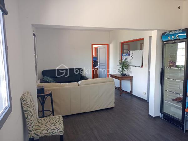 Local d activites de 1 485 m²