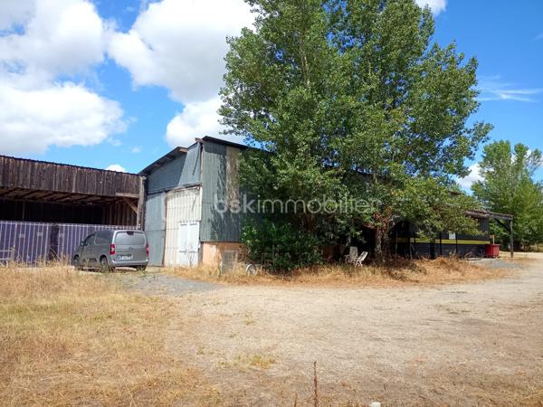 Local d activites de 1 485 m²