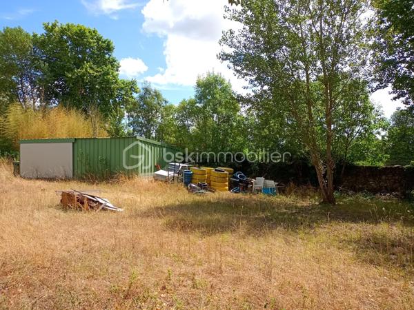 Local d activites de 1 485 m²