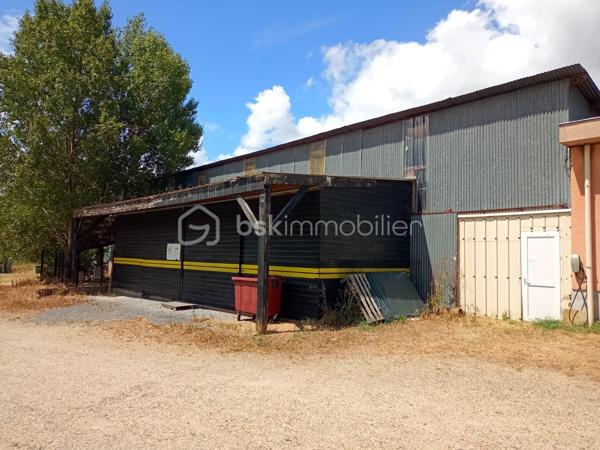 Local d activites de 1 485 m²