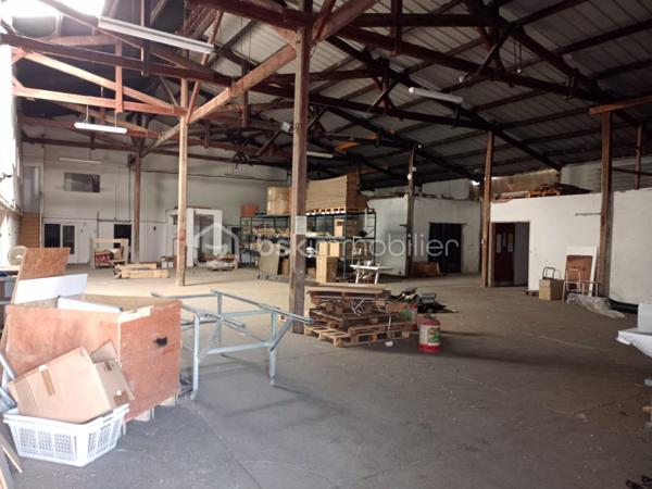 Local d activites de 1 485 m²